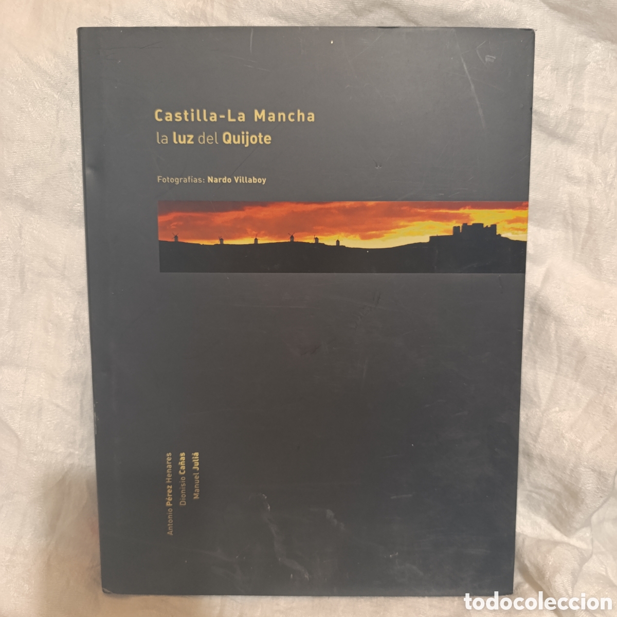 Libros de segunda mano: Castilla-La Mancha. La luz del Quijote. Libro de fotograf&iacute;a. 2005. Tapa dura. 32,5 x 25 cm