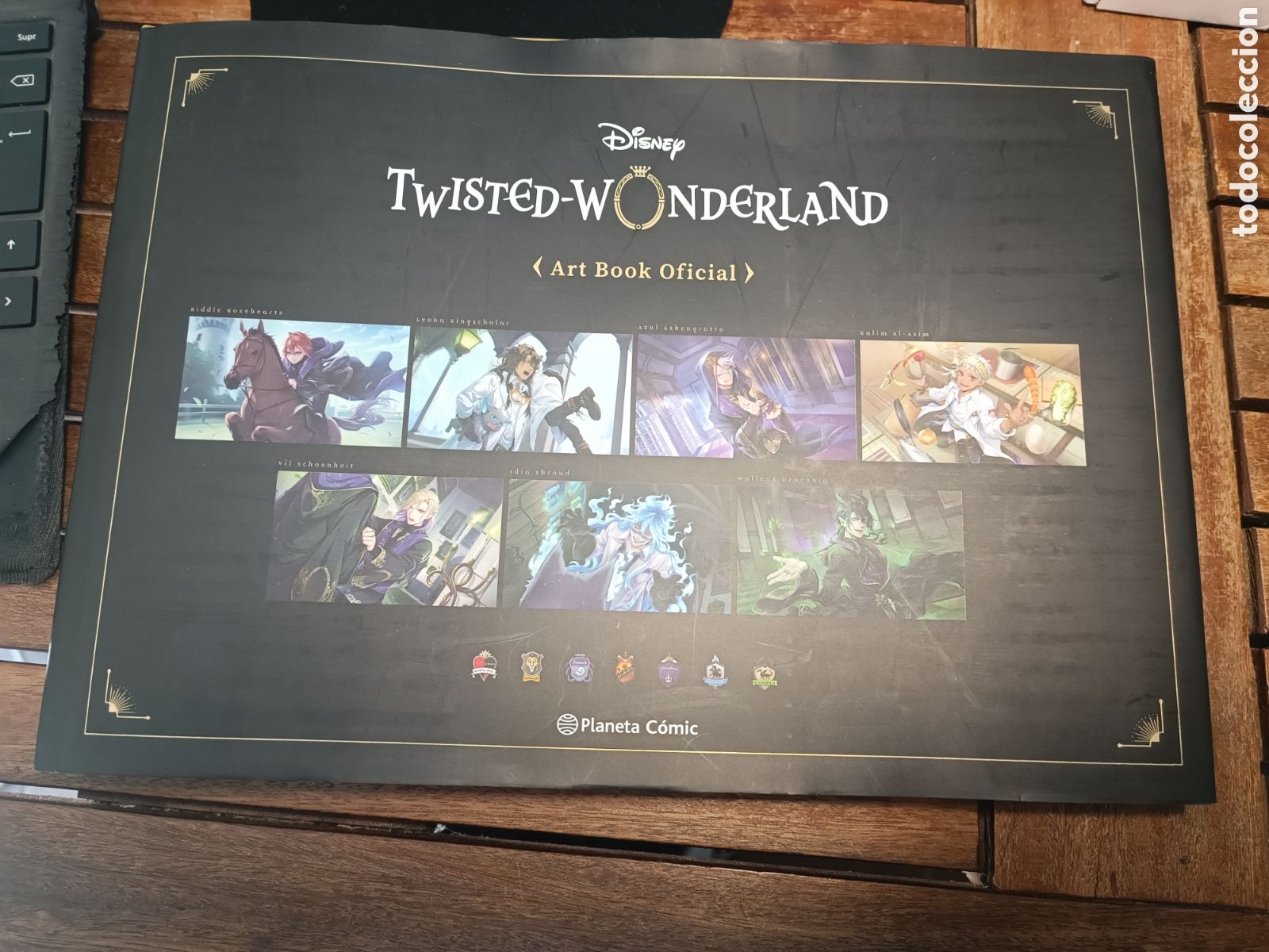 Libros de segunda mano: Twisted wonderland art book oficial Disney planeta c&oacute;mic manga marzo 2026