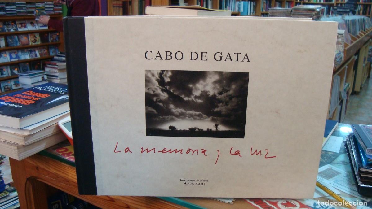 Libros de segunda mano: CABO DE GATA: LA MEMORIA Y LA LUZ. JOSE ANGEL VALENTE / MANUEL FALCES. 1992 Almeria.
