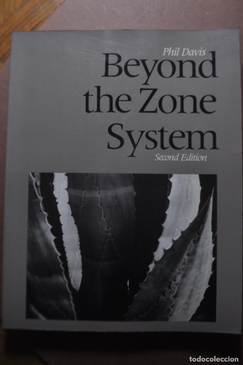 Libros de segunda mano: BEYOND THE ZONE SYSTEM .PHIL DAVIS - Foto 1