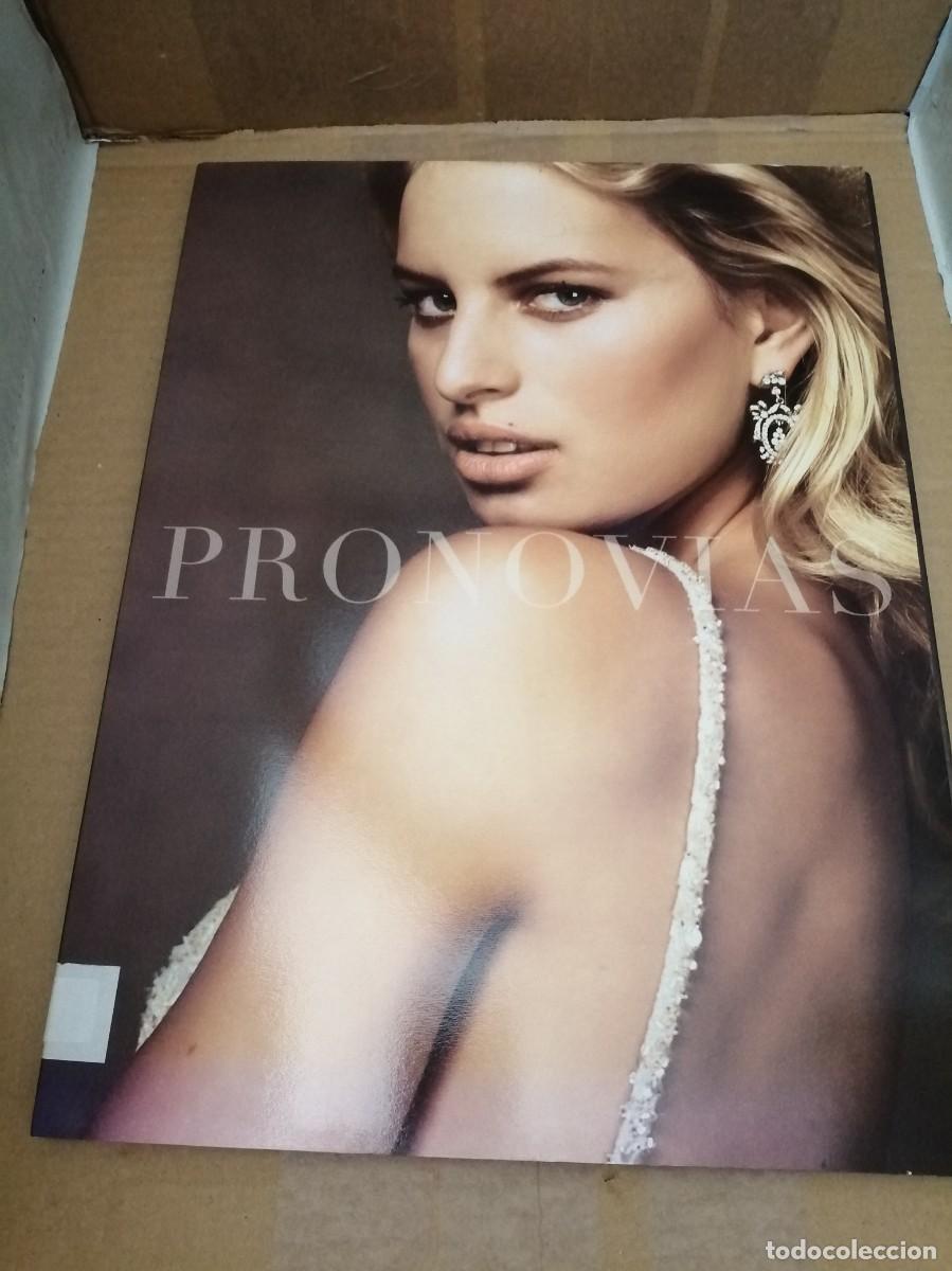 Second hand books: PRONOVIAS 2004: Carpeta con espectacular cat&aacute;logo Pasarela 2004 + 8 l&aacute;minas + DVD + CD-ROM