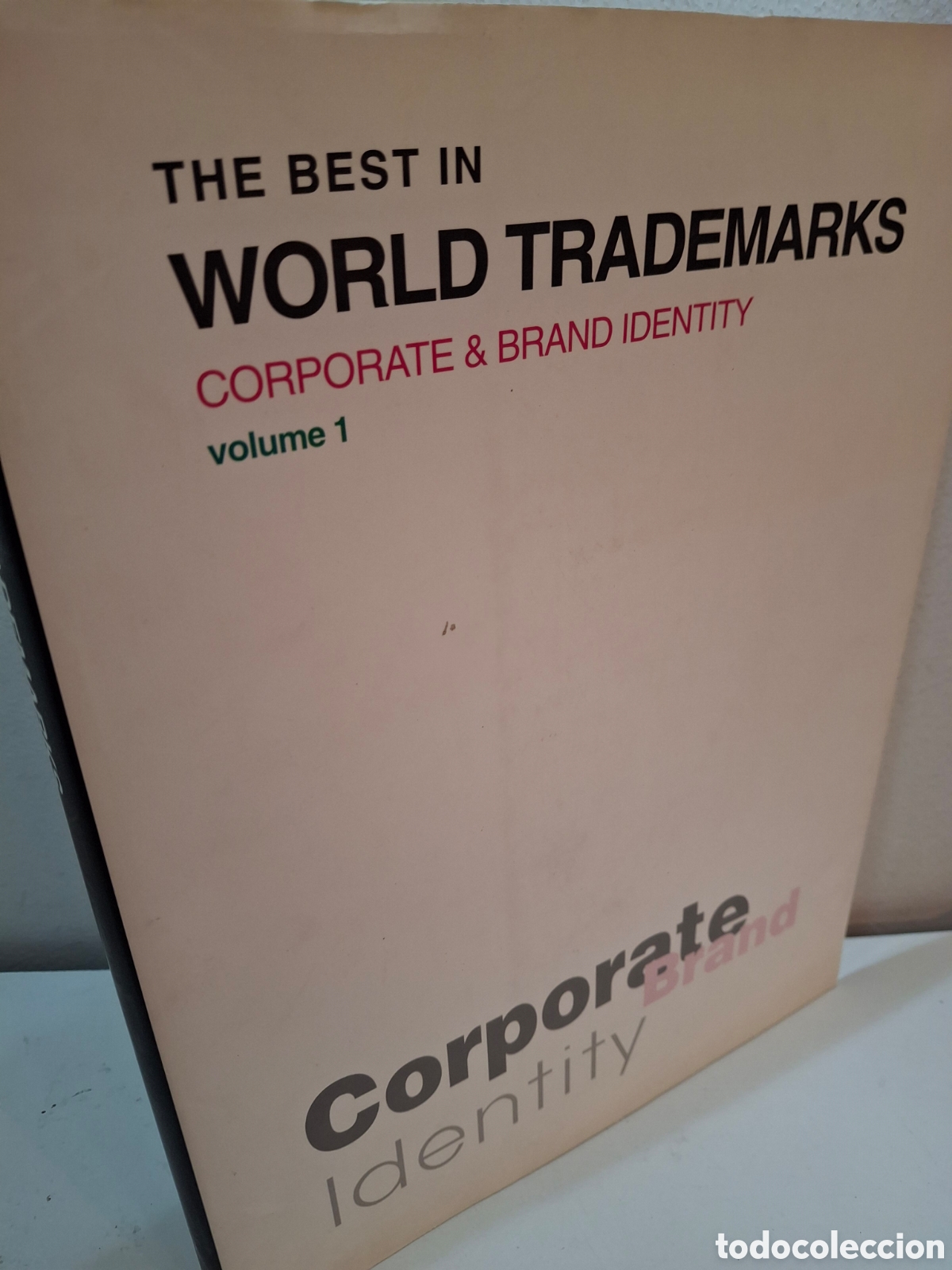 Libros de segunda mano: THE BEST IN WORLD TRADEMARKS, CORPORATE & BRAND IDENTITY, VOLUME 1, WITH CD, 2005