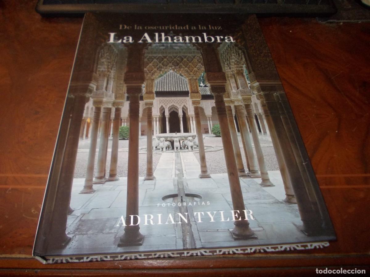 Libros de segunda mano: La Alhambra. De la oscuridad a la luz. Fotograf&iacute;as Adrian Tyler. Texto Lee Fontanella. Mapfre 2.011