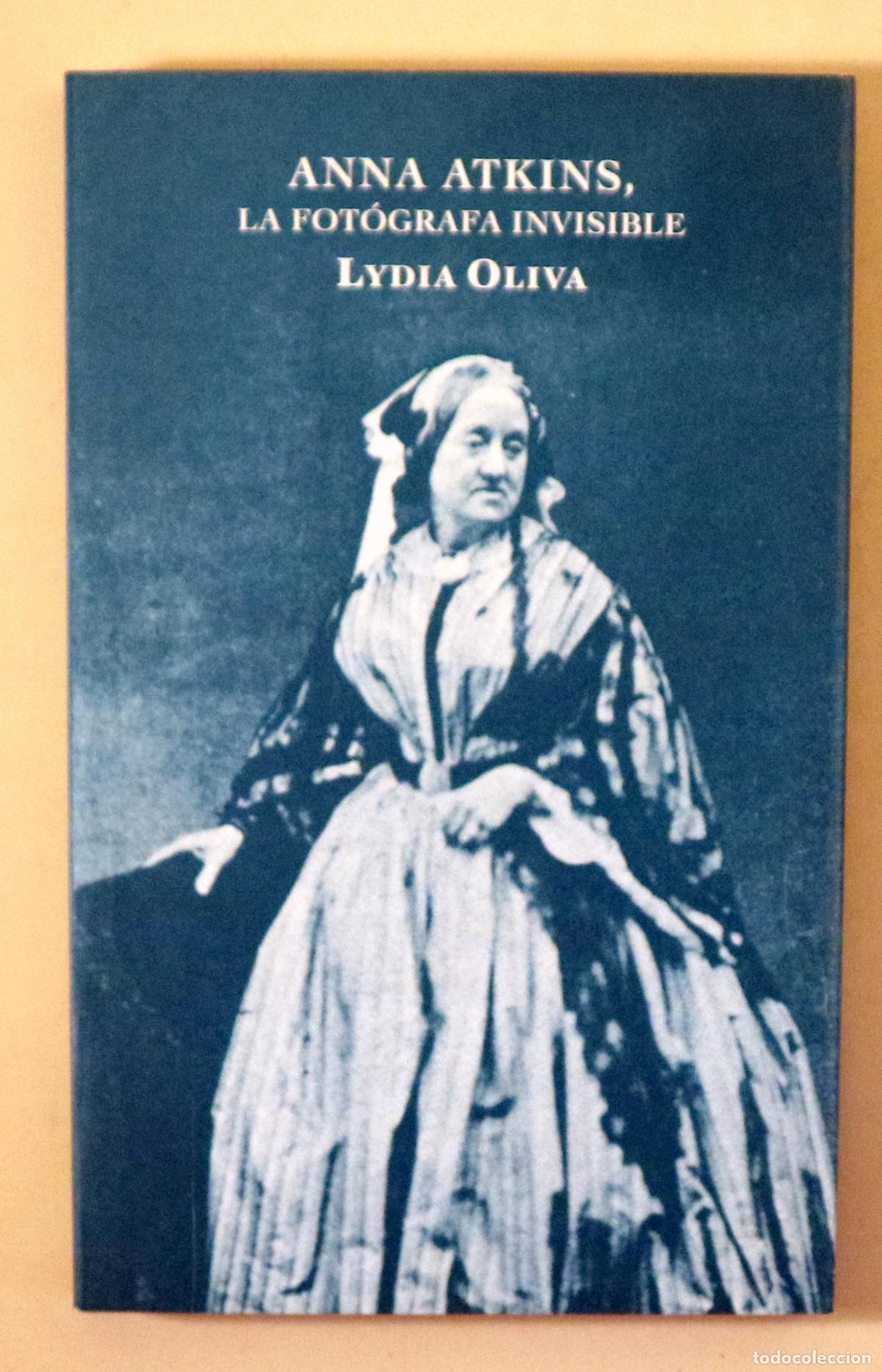Second hand books: Atkins, Anna - OLIVA, Lydia - ANNA ATKINS, la fot&oacute;grafa invisible - Barcelona 2020 - Ilustrado