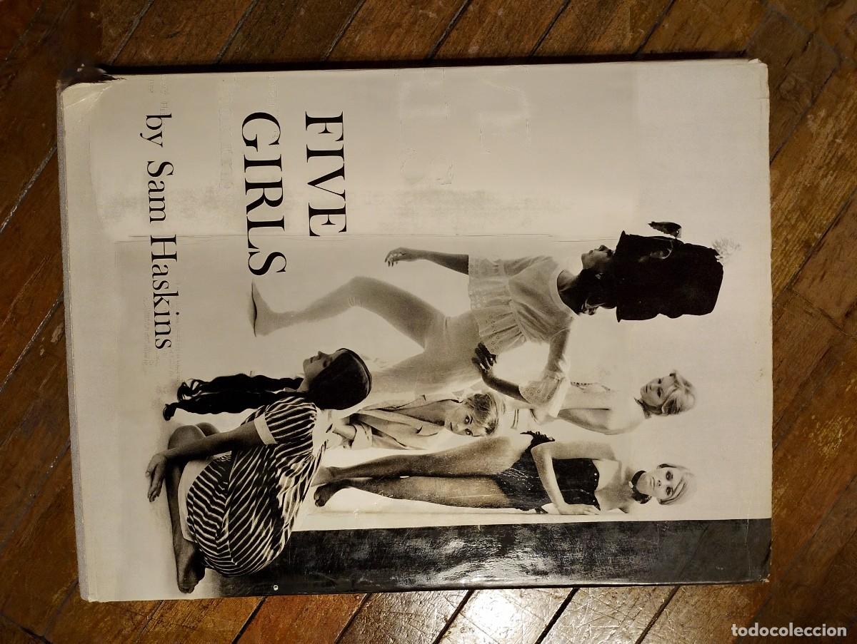 Libros de segunda mano: FIVE GIRLS, de Sam Haskins -libro de 1965 de cinco chicas maravillosas retratadas con todo lujo de