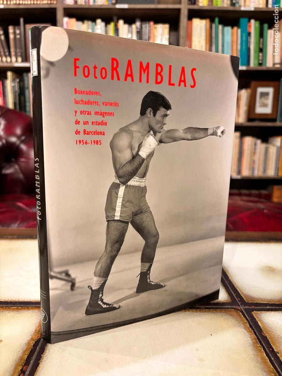 Libros de segunda mano: FotoRamblas. Boxeadores, Luchadores, Variet&eacute;s y otras im&aacute;genes de un estudio de Barcelona 1956-1985