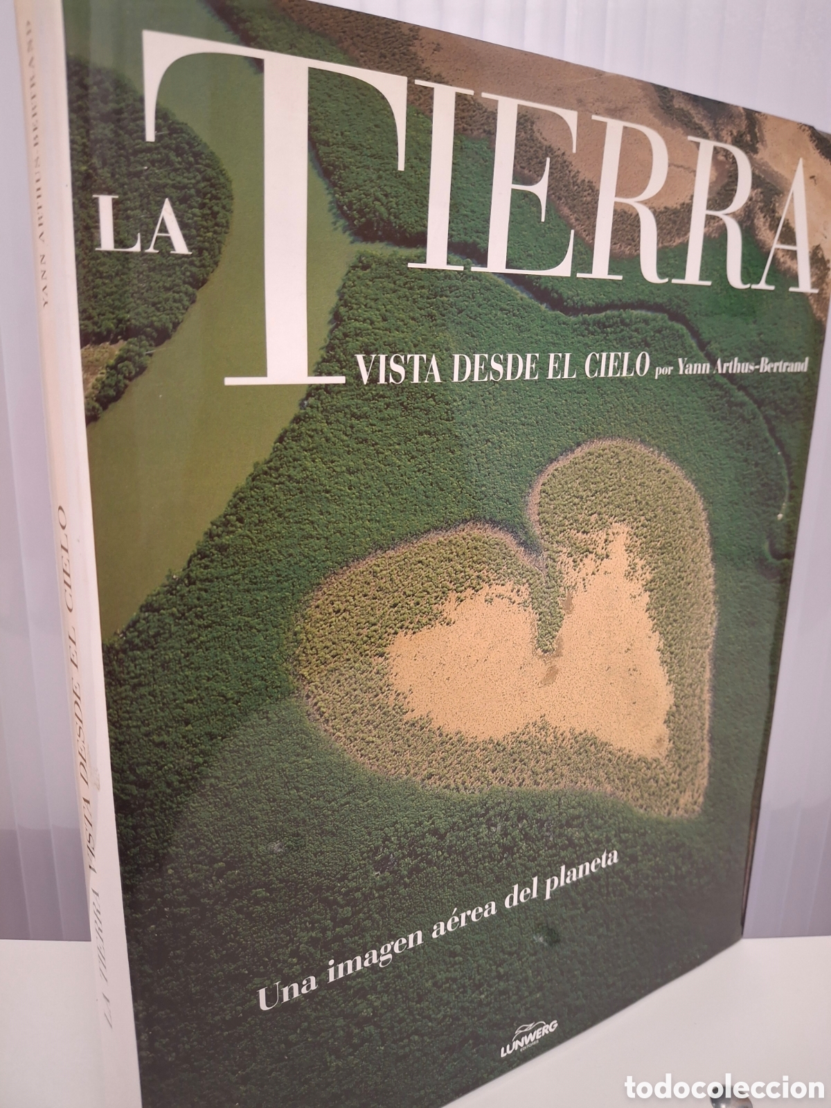 Libros de segunda mano: LA TIERRA VISTA DESDE EL CIELO, YANN ARTHUS-BERTRAND, FOTOGRAFIA / PHOTOGRAPHY, LUNWERG, 1999