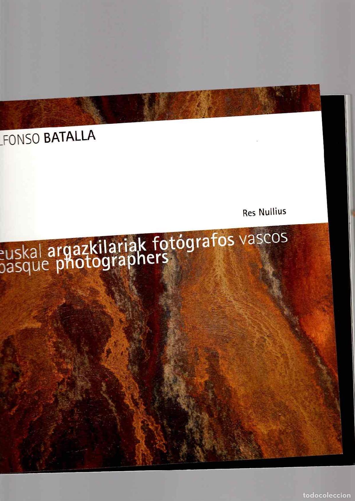 Libros de segunda mano: EUSKAL ARGAZKILARIAK FOT&Oacute;GRAFOS VASCOS. ALFONSO BATALLA. BBK BILBAO 2012