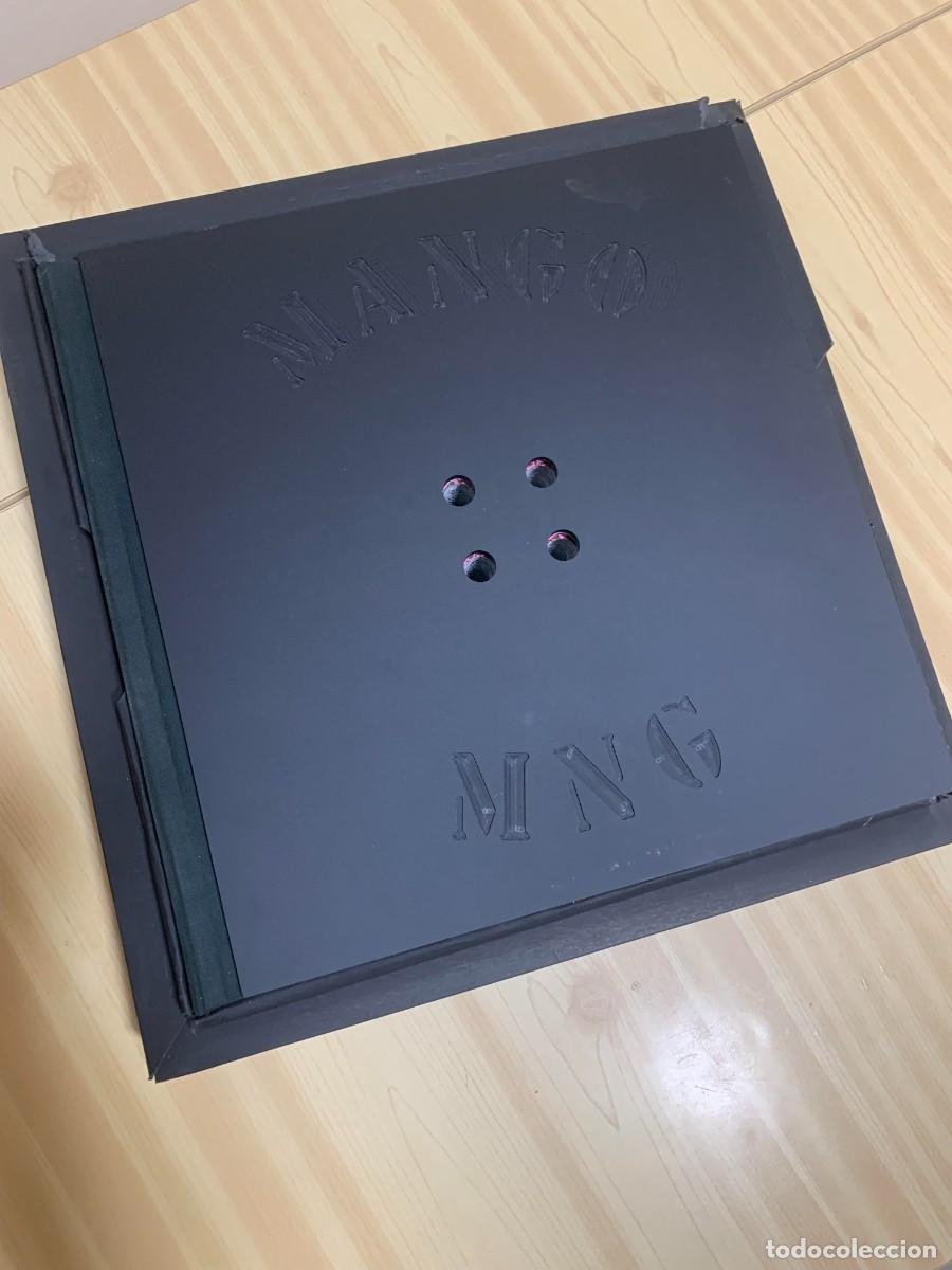 Libros de segunda mano: MANGO MNG Caja de Cart&oacute;n negro con Logo Estampado en Blanco