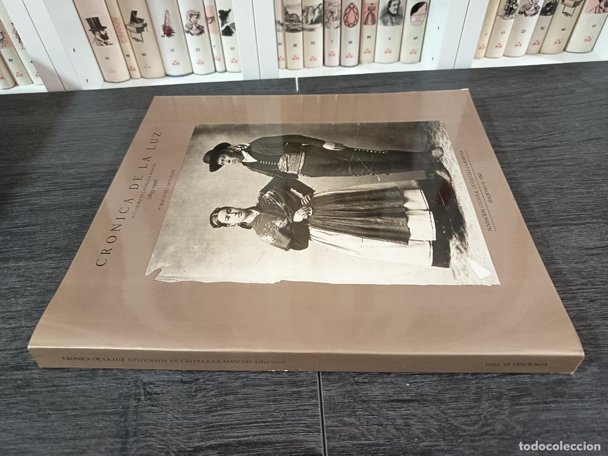 Libros de segunda mano: 1984 - PUBLIO LOPEZ MONDEJAR. Cr&oacute;nica de la luz. Fotograf&iacute;a en Castilla-La Mancha (1855-1936)