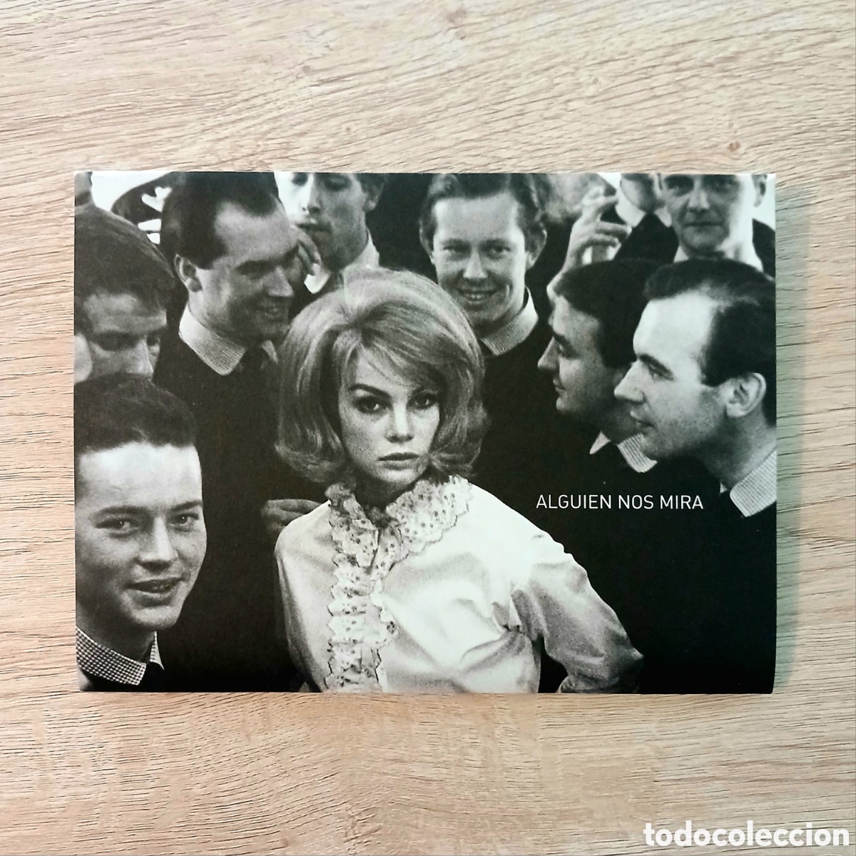 Libros de segunda mano: Alguien nos mira - La colecci&oacute;n fotogr&aacute;fica de la FNAC