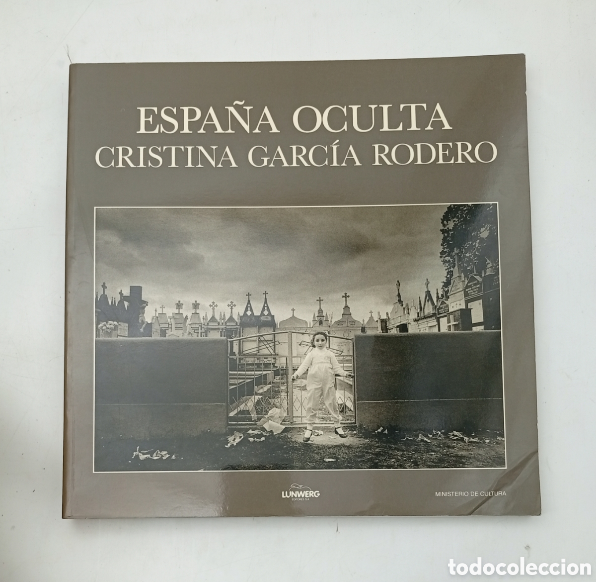 Libros de segunda mano: Espa&ntilde;a Oculta Cristina Garc&iacute;a Rodero libro fotograf&iacute;a