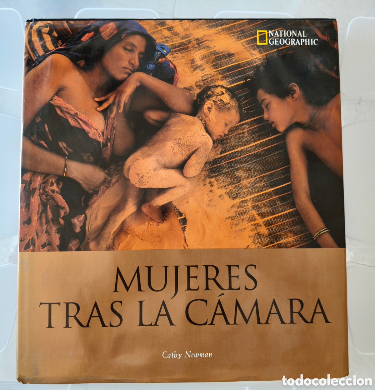 Libros de segunda mano: MUJERES TRAS LA C&Aacute;MARA CATBY NEWMAN ED NATIONAL GEOGRAPFIC 2001 FOTOGRAF&Iacute;AS COLOR