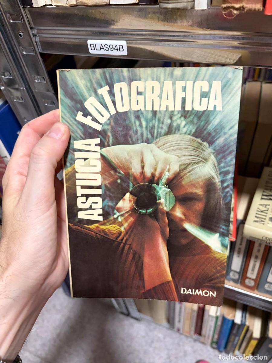Libros de segunda mano: BLAS94B Astucia fotogr&aacute;fica Daimon.
