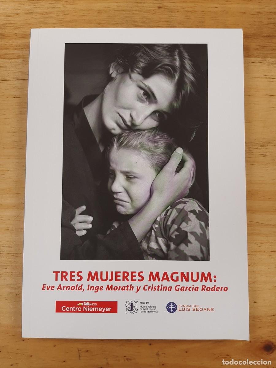 Libros de segunda mano: Tres mujeres Magnum: Eve Arnold, Inge Morath y Cristina Garc&iacute;a Rodero - Cat&aacute;logo exposici&oacute;n, 2021