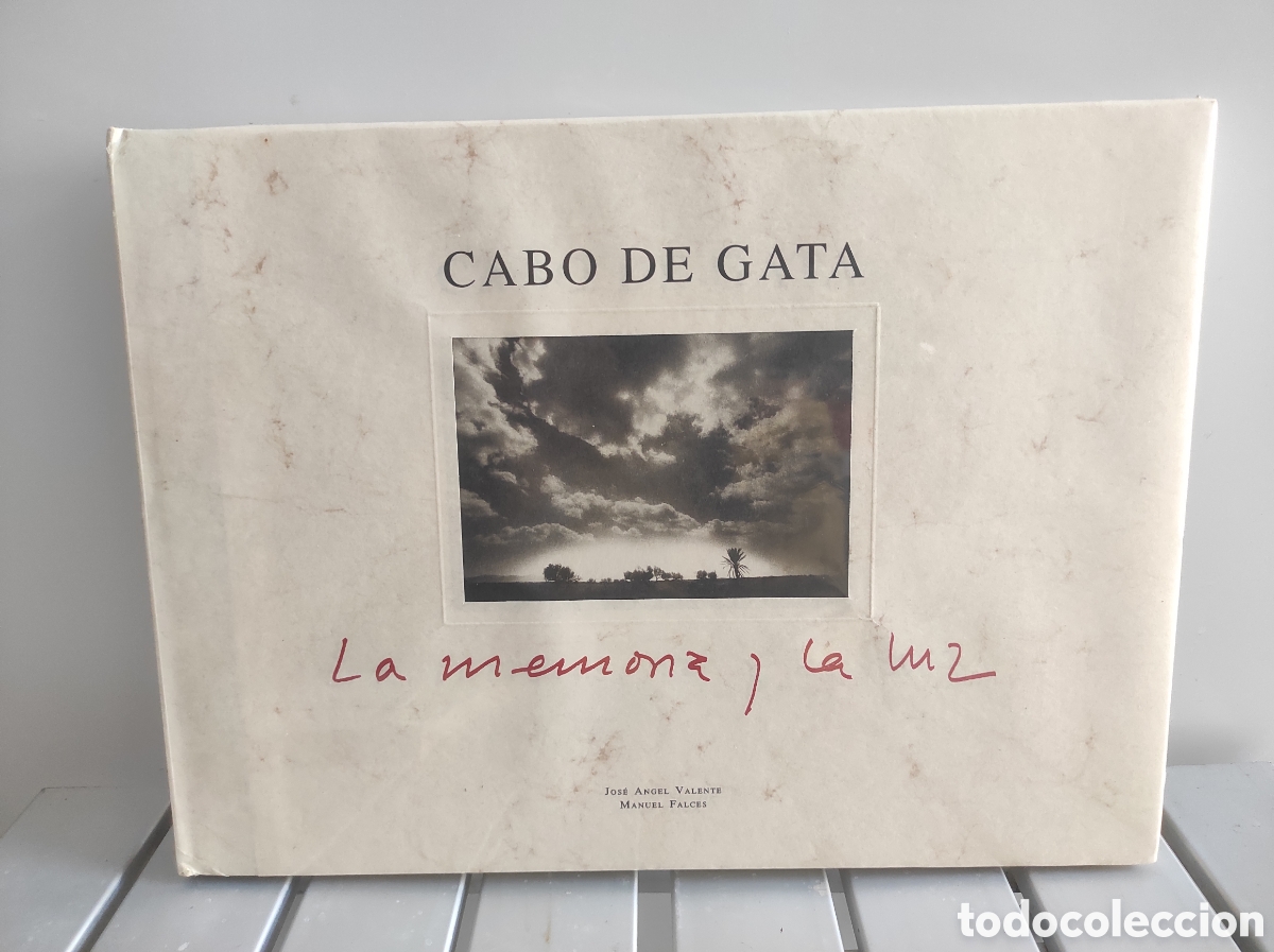 Libros de segunda mano: CABO DE GATA: LA MEMORIA Y LA LUZ. JOSE ANGEL VALENTE / MANUEL FALCES. 1992 Almeria. (PRECINTADO)
