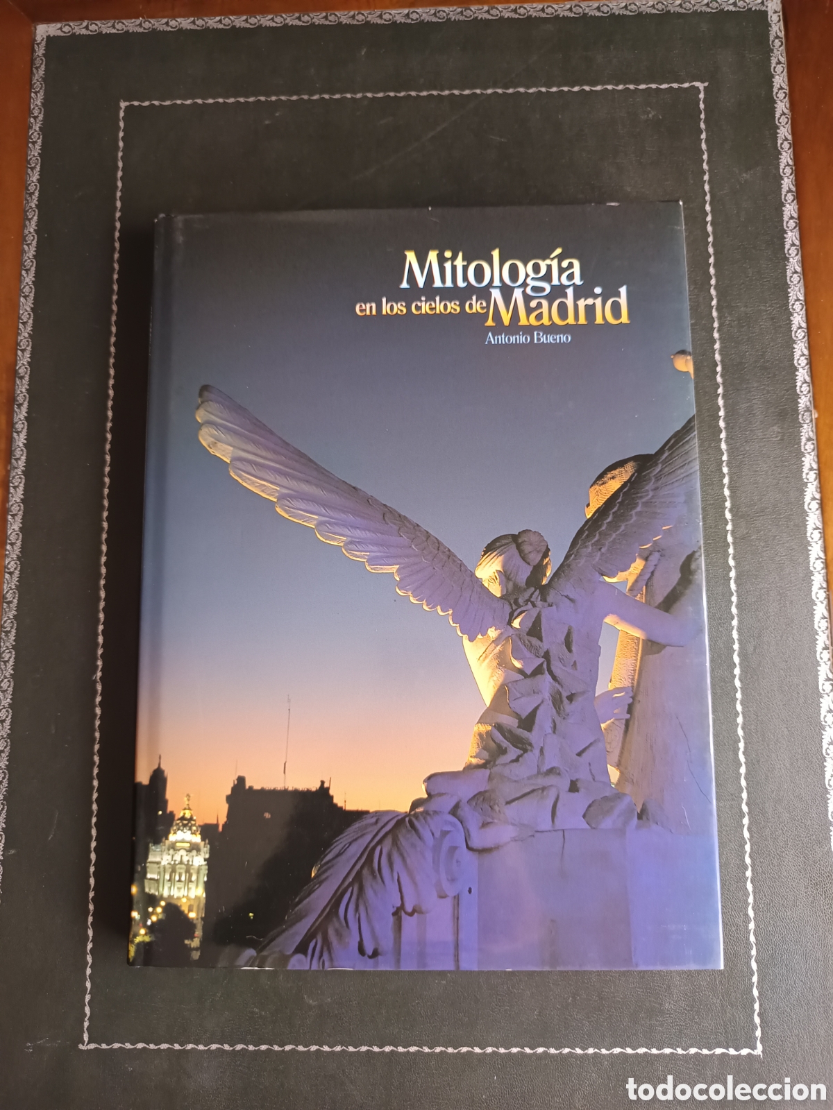 Libros de segunda mano: Mitolog&iacute;a en los cielos de Madrid Bueno, Antonio