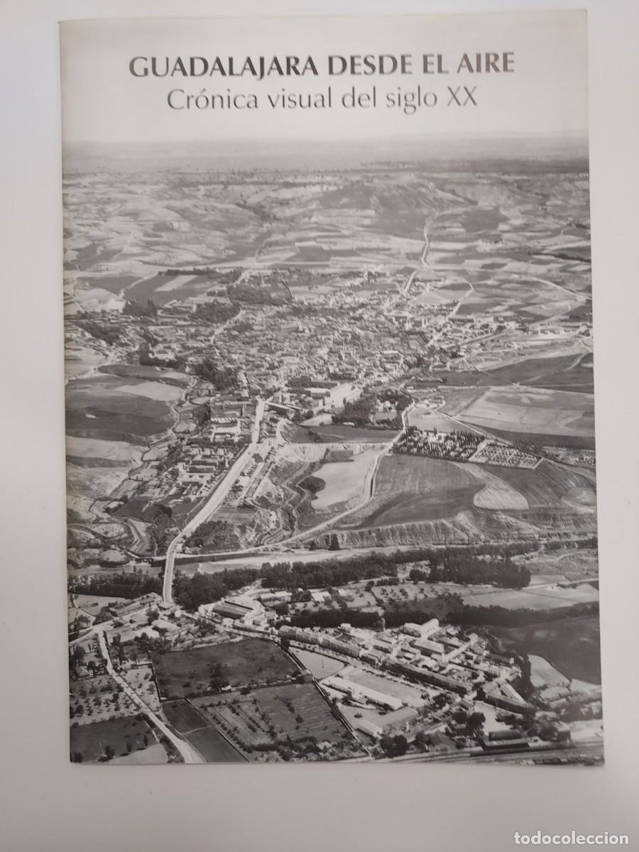 Libros de segunda mano: GUADALAJARA DESDE EL AIRE. CR&Oacute;NICA VISUAL DEL SIGLO XX. Cat&aacute;logo Exposici&oacute;n, 2001
