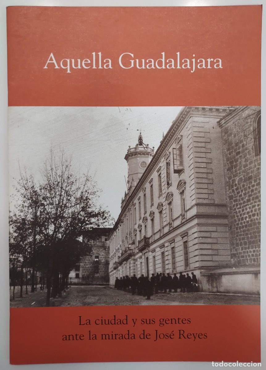 Libros de segunda mano: AQUELLA GUADALAJARA LA CIUDAD Y SUS GENTES ANTE LA MIRADA DE JOS&Eacute; REYES. Cat&aacute;logo Exposici&oacute;n 2001