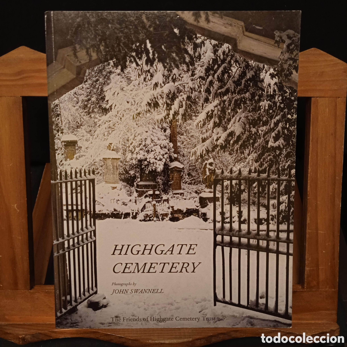 Libros de segunda mano: HIGHGATE CEMETERY PHOTOGRAPHS BY JOHN SWANNELL - FRIENDS OF HIGHGATE 2010