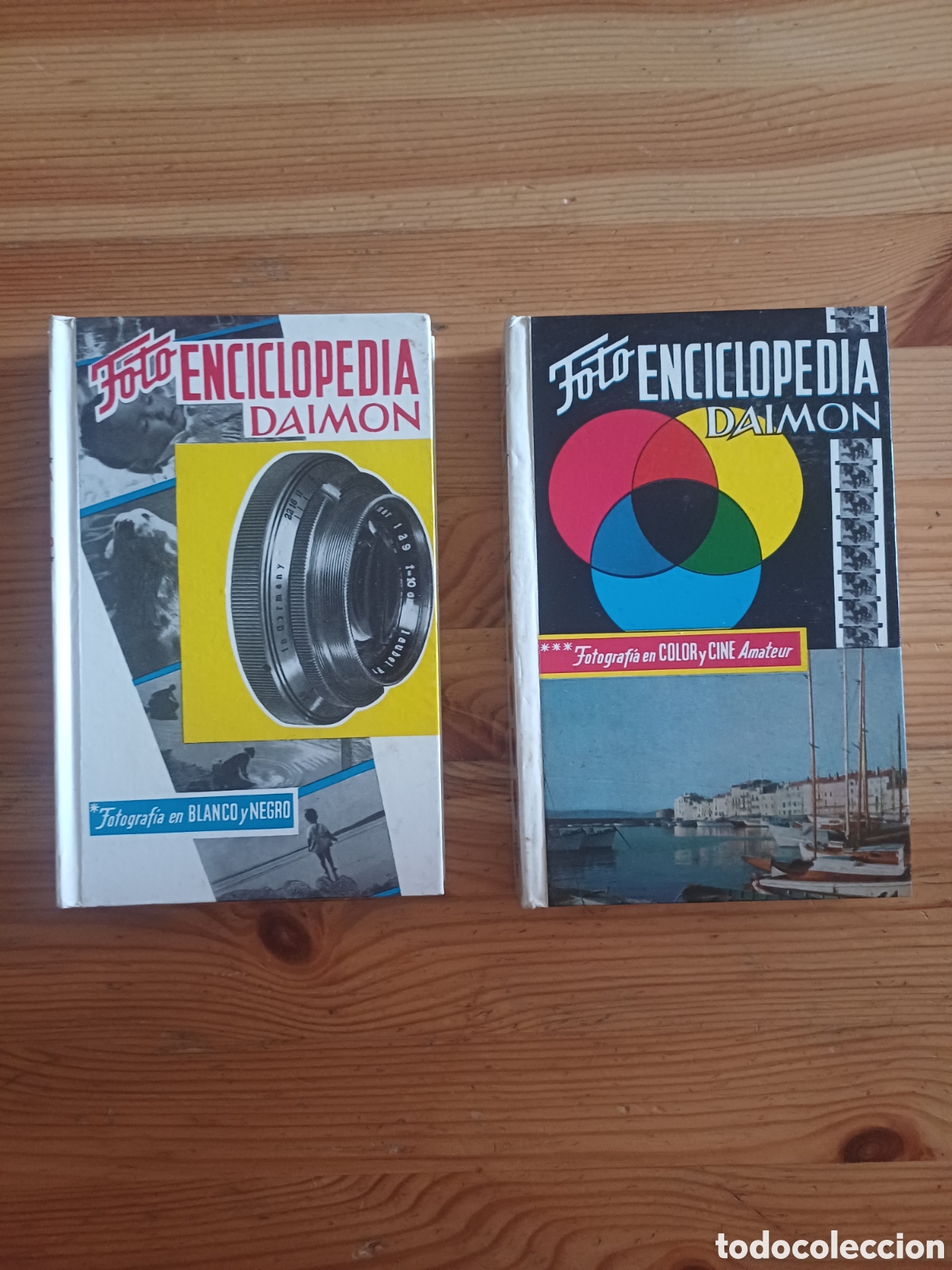 Libros de segunda mano: Foto enciclopedia Daimon Volumen primero y tercero Mu&ntilde;oz Caravaca y Mascar&oacute;