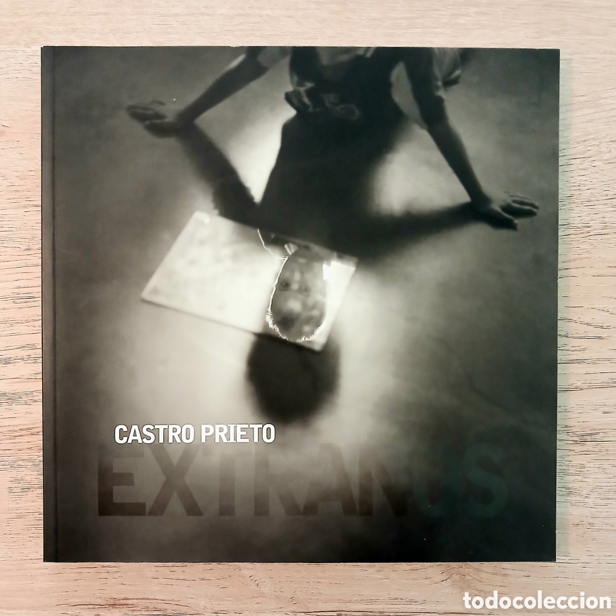 Libros de segunda mano: Extra&ntilde;os. Juan Manuel Castro Prieto