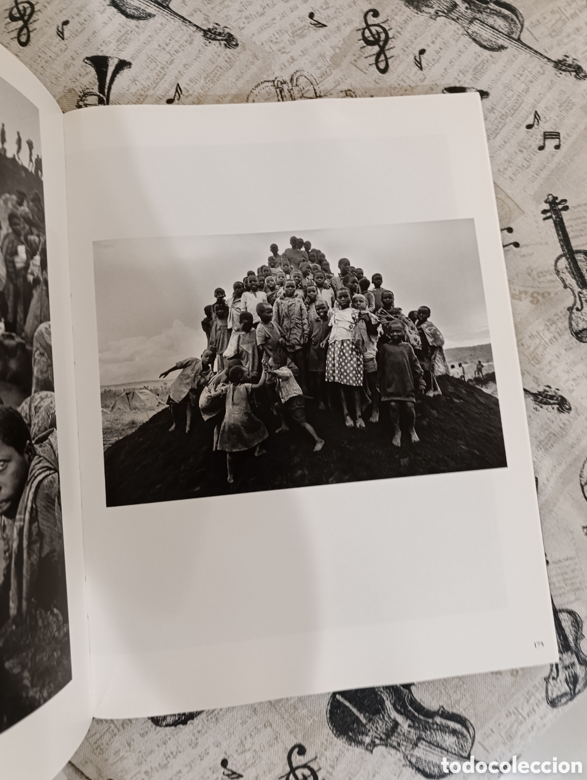 Libros de segunda mano: &Eacute;xodos: Sebastiao Salgado - Foto 3