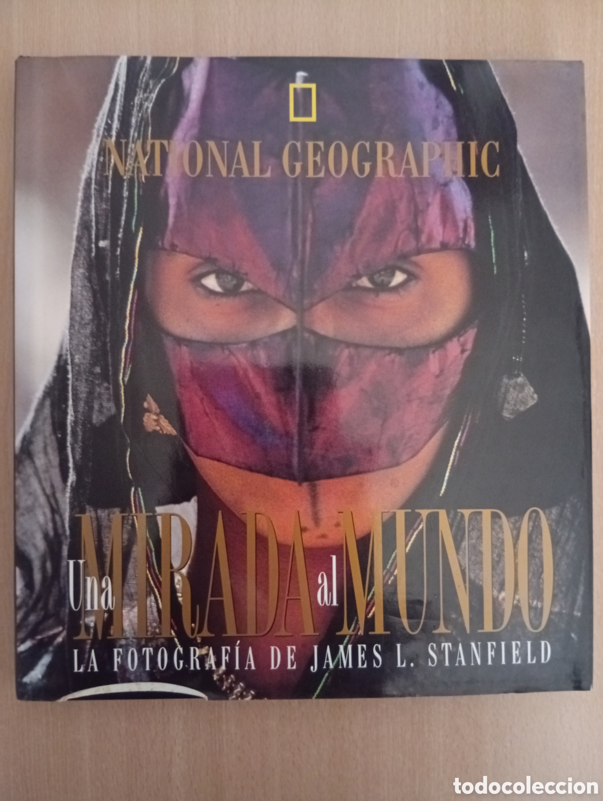 Libros de segunda mano: UNA MIRADA AL MUNDO. LA FOTOGRAF&Iacute;A DE JAMES L. STANFIELD. National Geographic