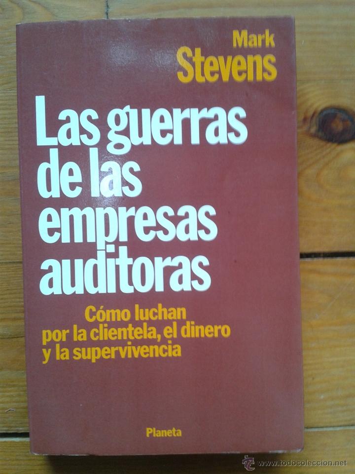 Libros de segunda mano: Las guerras de las empresas auditorias. Mark Stevens. - Foto 1