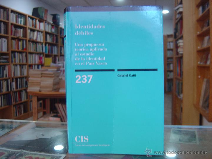Libros de segunda mano: IDENTIDADES DEBILES  - GABRIEL GATTI - Foto 1