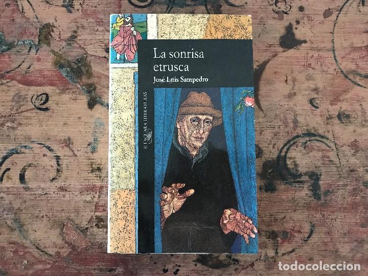 Libros de segunda mano: La sonrisa etrusca. Jose Luis Sampedro - Foto 1