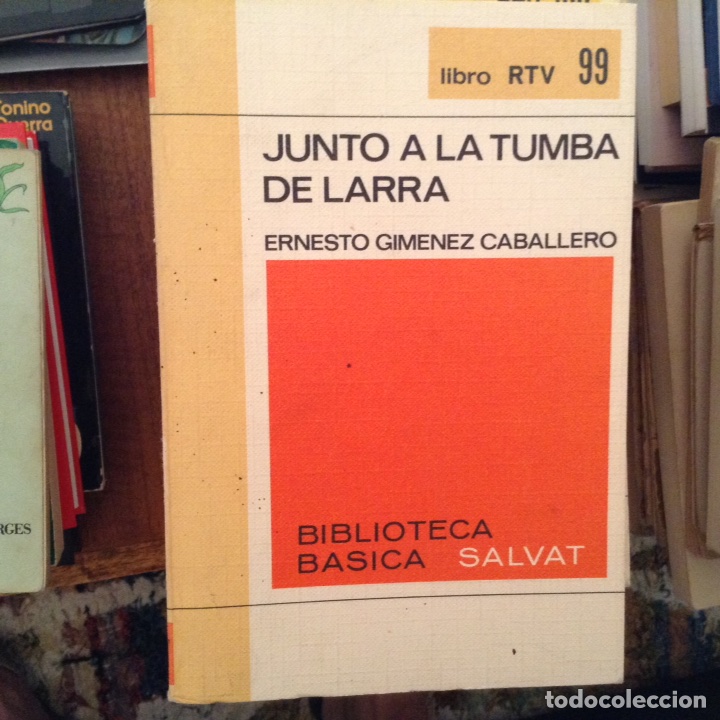Libros de segunda mano: Junto a la t&uacute;mbas de Larra. Ernesto Gim&eacute;nez Caballero - Foto 1