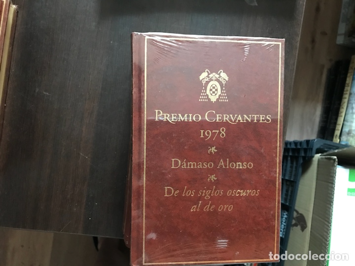 Libros de segunda mano: De los siglos oscuros al de oro. D&aacute;maso Alonso - Foto 1