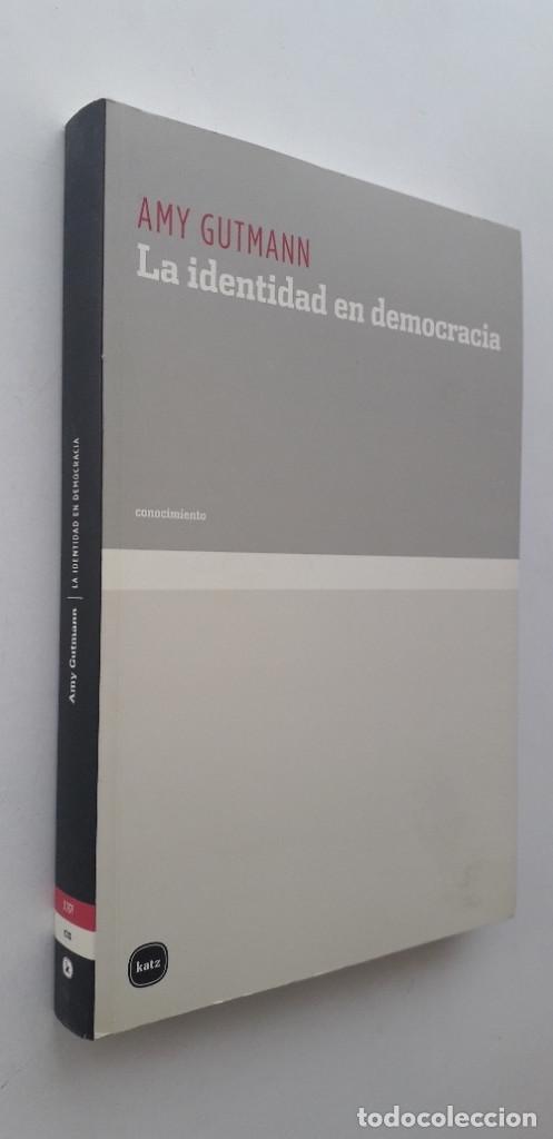 Libros de segunda mano: LA IDENTIDAD EN DEMOCRACIA - AMY GUTTMAN - Foto 2