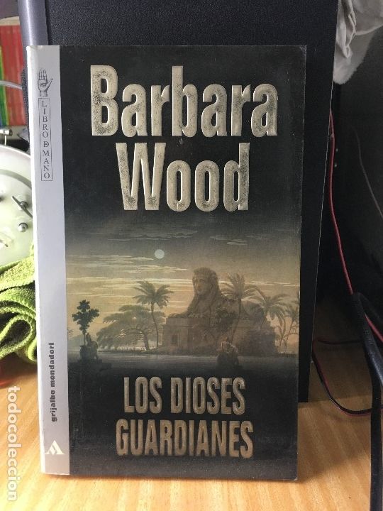 Libros de segunda mano: BARBARA WOOD - LOS DIOSES GUARDIANES - Foto 1