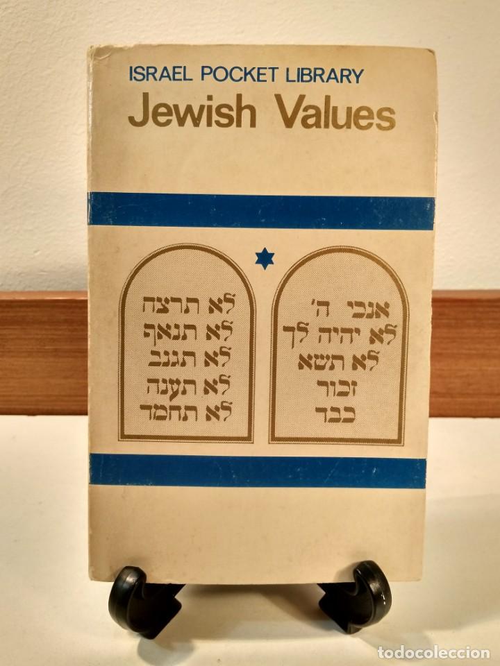 Libri di seconda mano: Estudios judaicos: ISRAEL POCKET LIBRARY. JEWISH VALUES. Impreso en Israel. ISBN 0706513320.