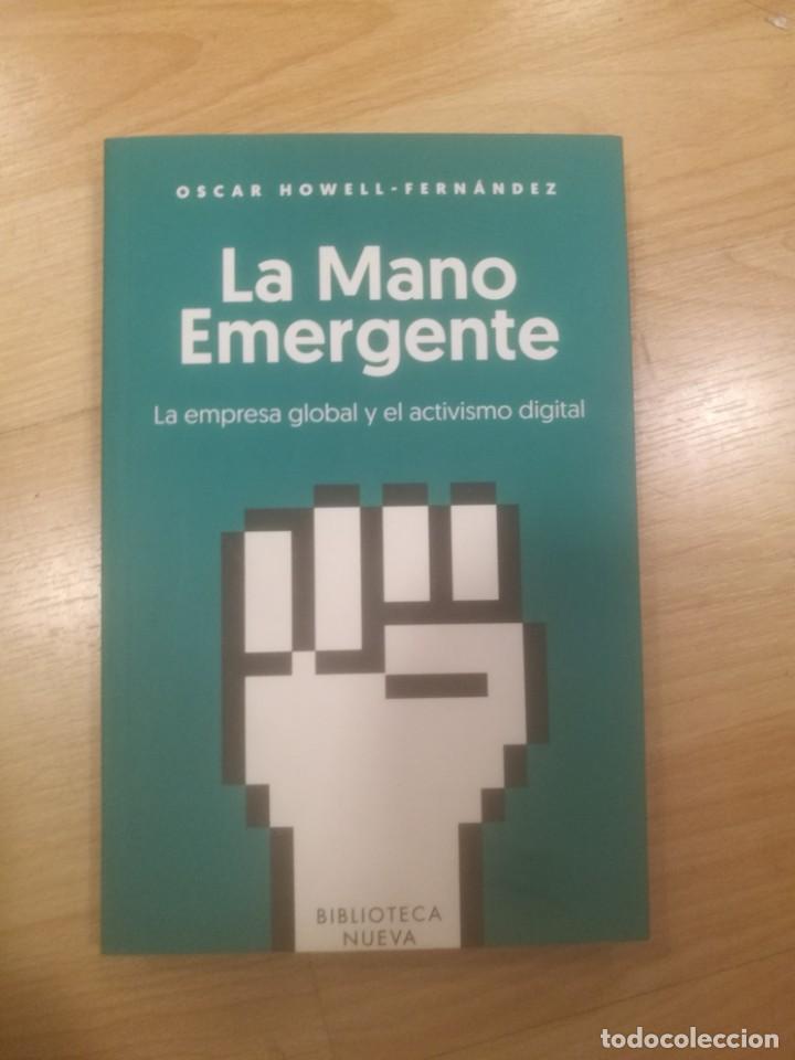 Gebrauchte B&uuml;cher: 'La mano emergente'. Oscar Howell-Fern&aacute;ndez