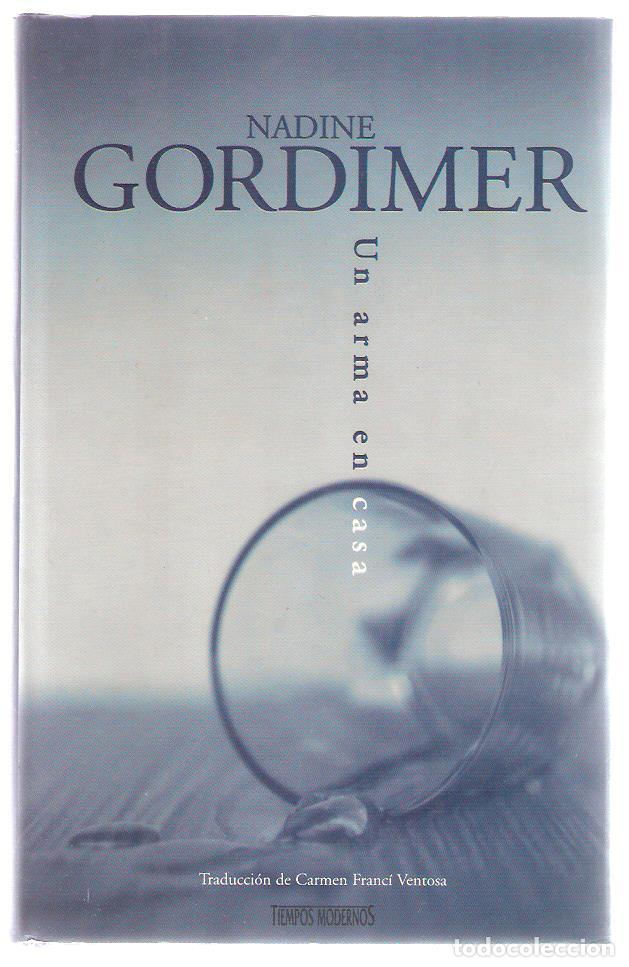 Libros de segunda mano: UN ARMA EN CASA - NADINE GORDIMER - Foto 1
