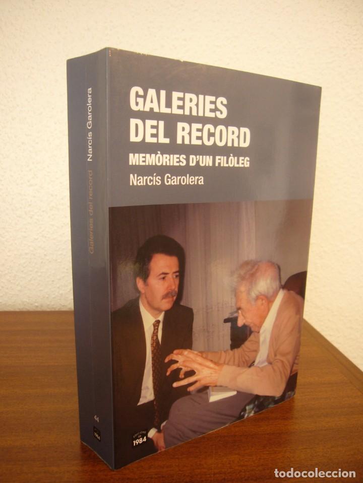 Libros de segunda mano: NARC&Iacute;S GAROLERA: GALERIES DEL RECORD. MEM&Ograve;RIES D'UN FIL&Ograve;LEG (EDICIONS DE 1984, 2019) RAR