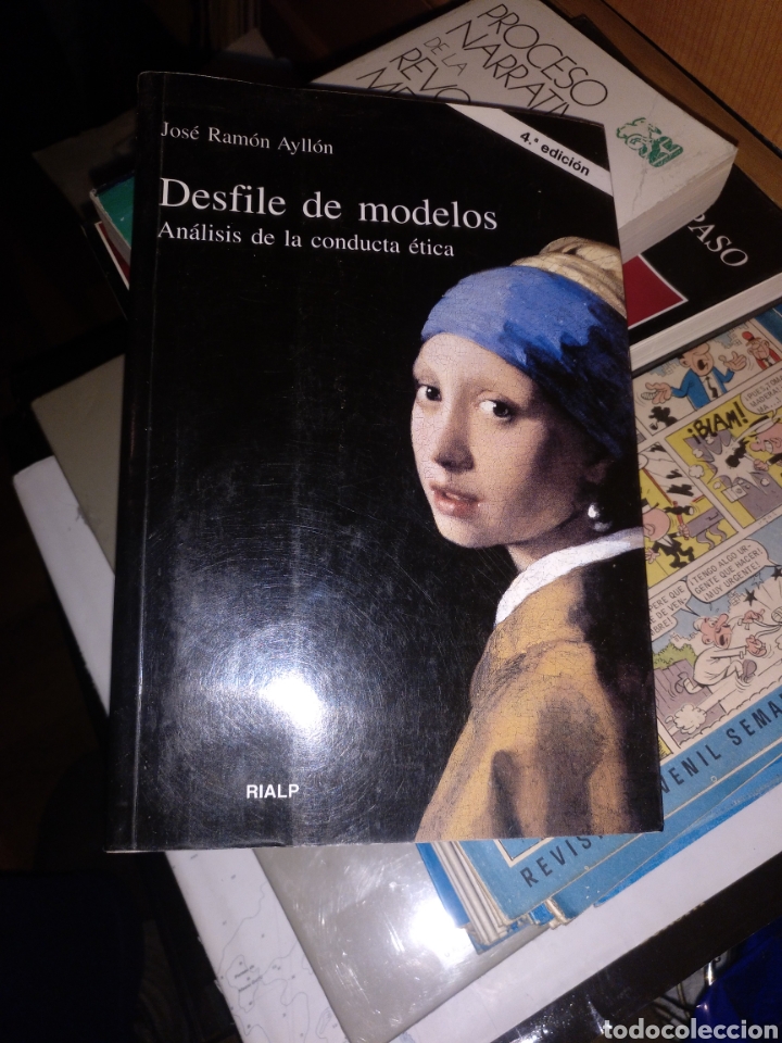 Libros de segunda mano: Jos&eacute; Ram&oacute;n Ayll&oacute;n. Desfile de modelos. Rialp 2000 - Foto 1