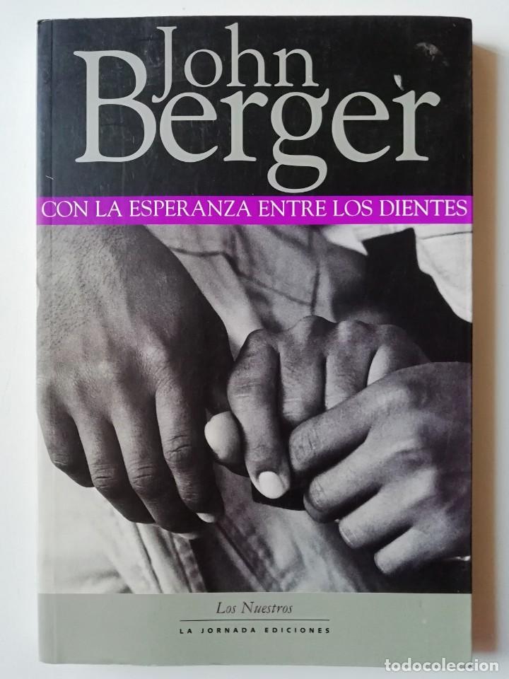 Libros de segunda mano: CON LA ESPERANZA ENTRE LOS DIENTES - JOHN BERGER - ED. &Iacute;TACA 2006 - Foto 1