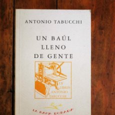 Libros de segunda mano: TABUCCHI, ANTONIO. UN BAÚL LLENO DE GENTE : ( ESCRITOS SOBRE PESSOA ). Lote 341019568