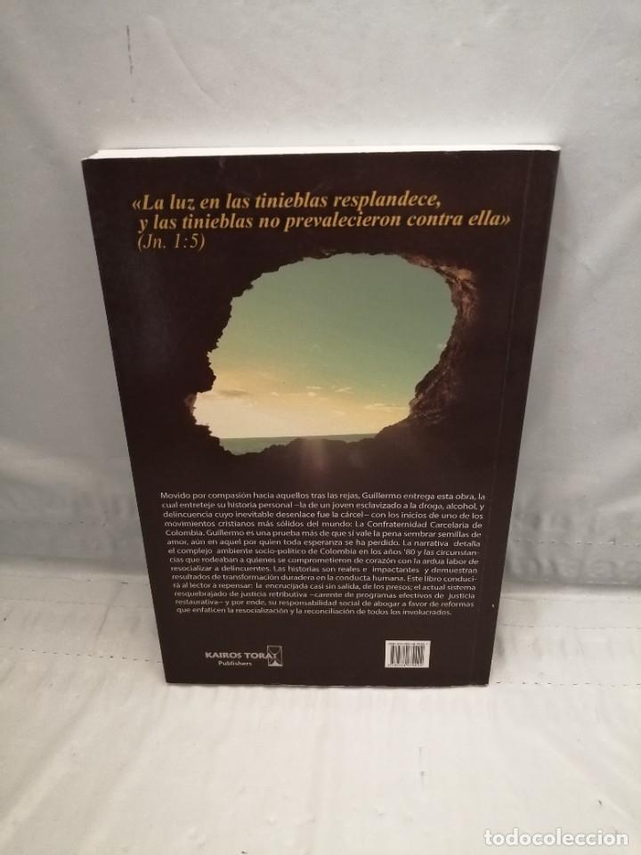 Libros de segunda mano: LUZ EN LA OSCURIDAD - Foto 2
