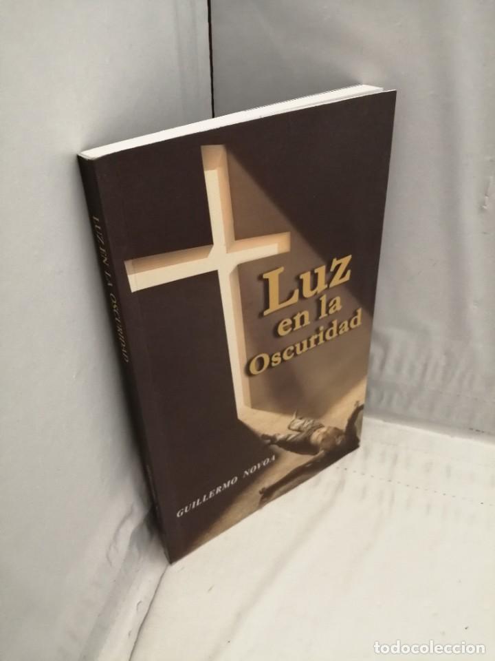 Libros de segunda mano: LUZ EN LA OSCURIDAD - Foto 3