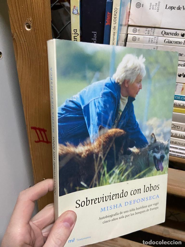 Libros de segunda mano: (117c) SOBREVIVIENDO CON LOBOS, MISHA DEFONSECA - Foto 1