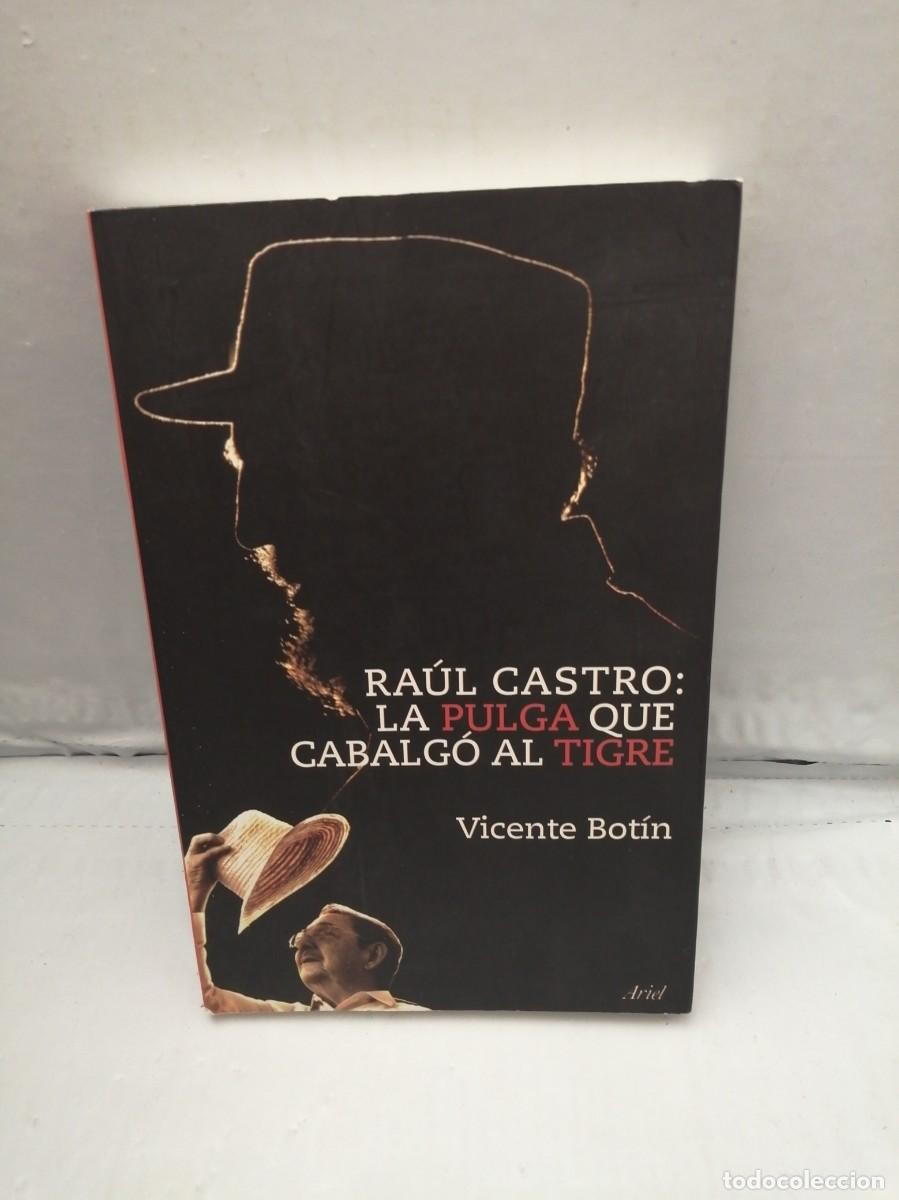 Libros de segunda mano: Ra&uacute;l Castro: la pulga que cabalg&oacute; al tigre (Primera edici&oacute;n) - Foto 1