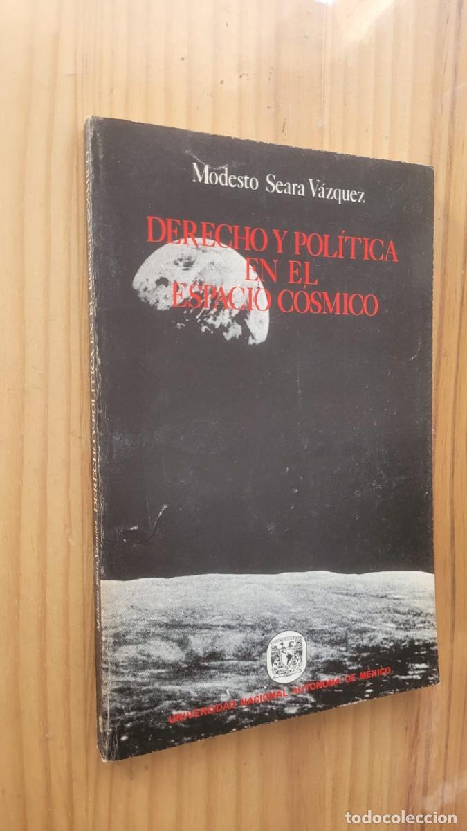 Libros de segunda mano: DERECHO Y POLITICA EN EL ESPACIO COSMICO - MODESTO SEARA VAZQUEZ (DEDICADO POR EL AUTOR)