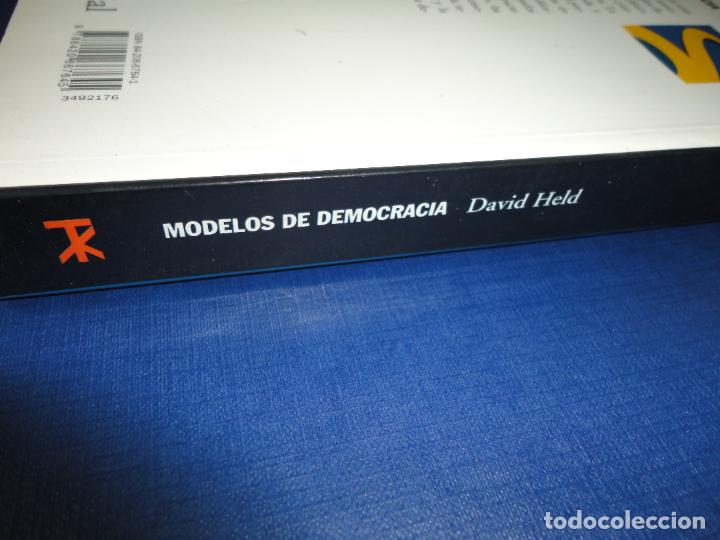 Libros de segunda mano: Modelos de democracia (David Held) - F2 - Foto 2