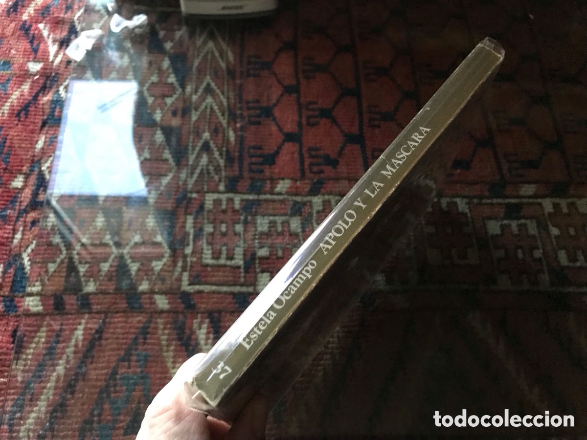 Libros de segunda mano: Apolo y la m&aacute;scara. Estela campo. Icaria - Foto 2