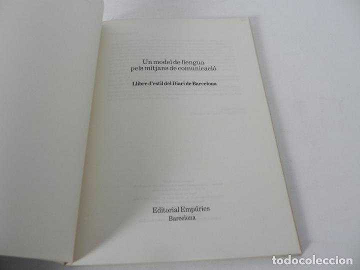 Libros de segunda mano: UN MODEL DE LLENGUA PELS MITJANS DE COMUNICACI&Oacute; - EDIT. EMP&Uacute;RIES-1988 (EN CATAL&Aacute;N) - Foto 3